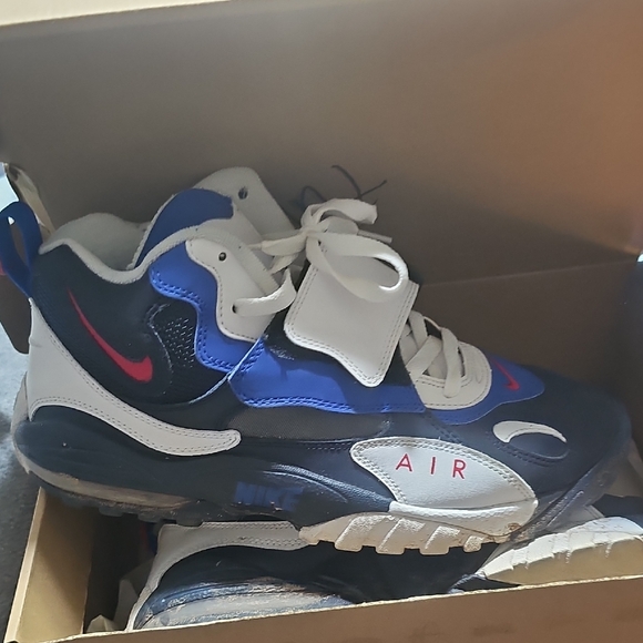 Nike Other - Nike Air Max Speed Turf Sneakers - Blue and White